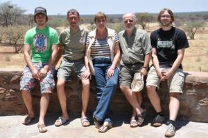 Peter und Lois Runds - 2. und 3. von rechts. Und Johannes, Olaf und Lukas Clausen. NAMIBIA - www.outeniqua.de